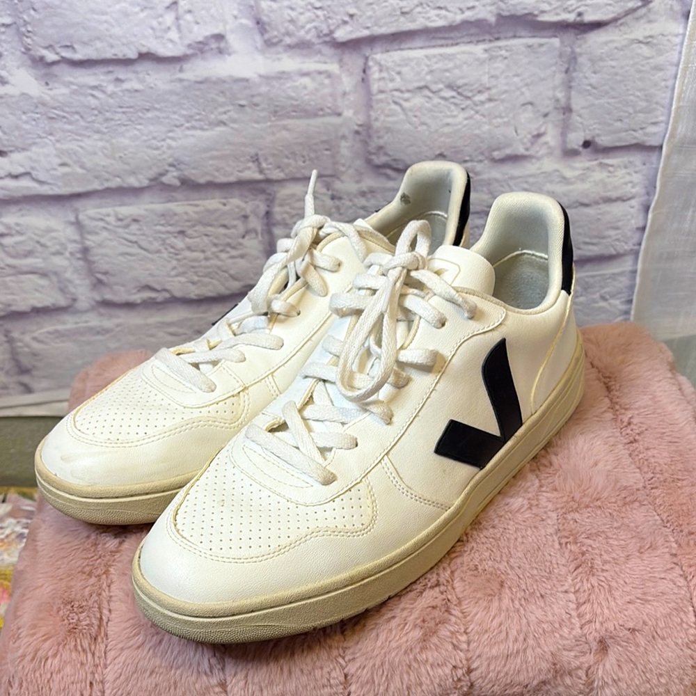 Veja White and Black Minimalist Sneakers men’s size 12